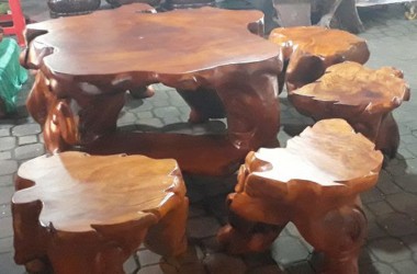 ban-ghe-goc-cay-go-go-do